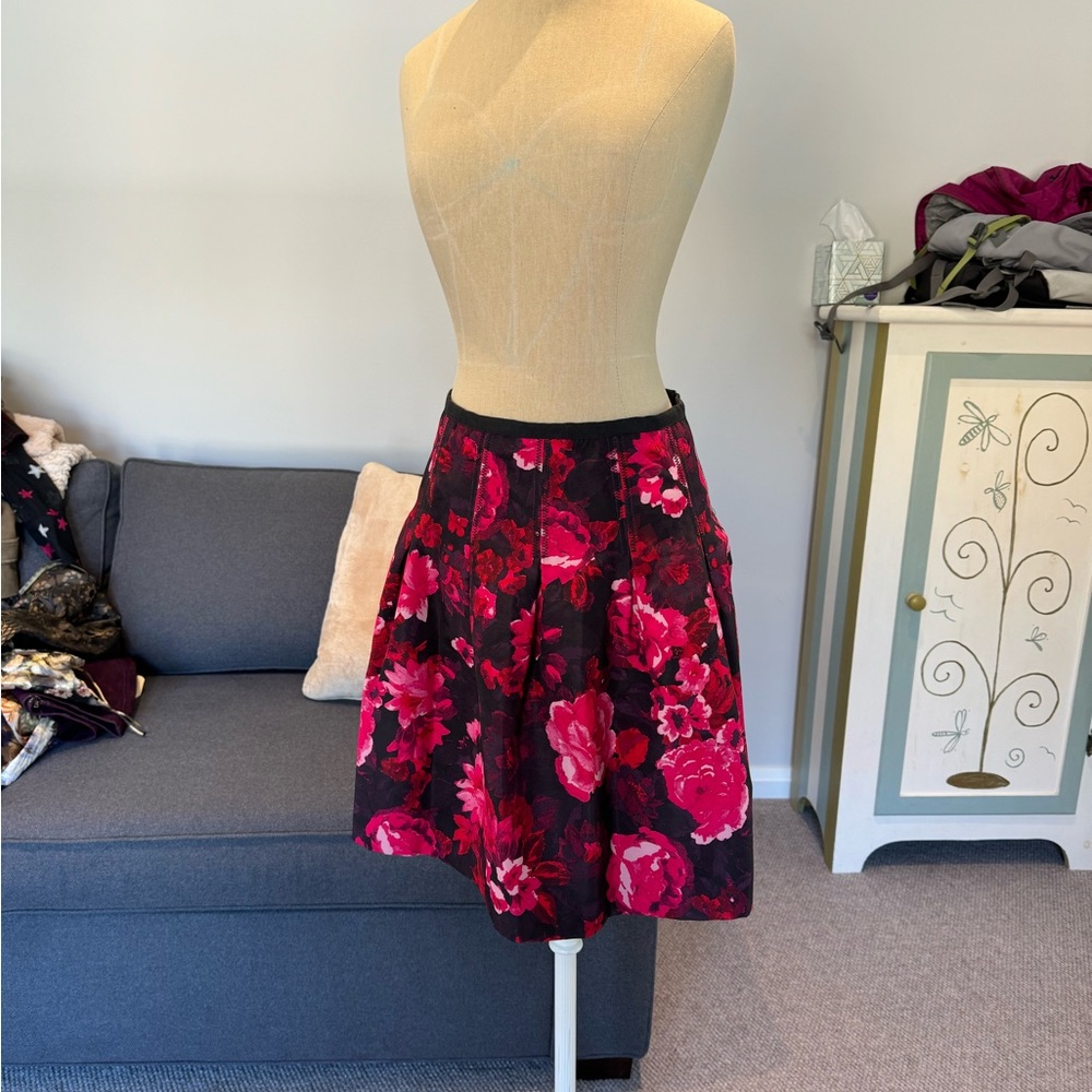Great floral cocktail party skirt!